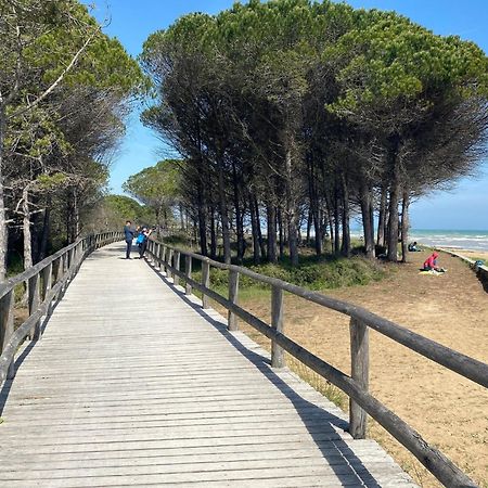 Amazing Villa With Private Garden In Bibione Esterno foto