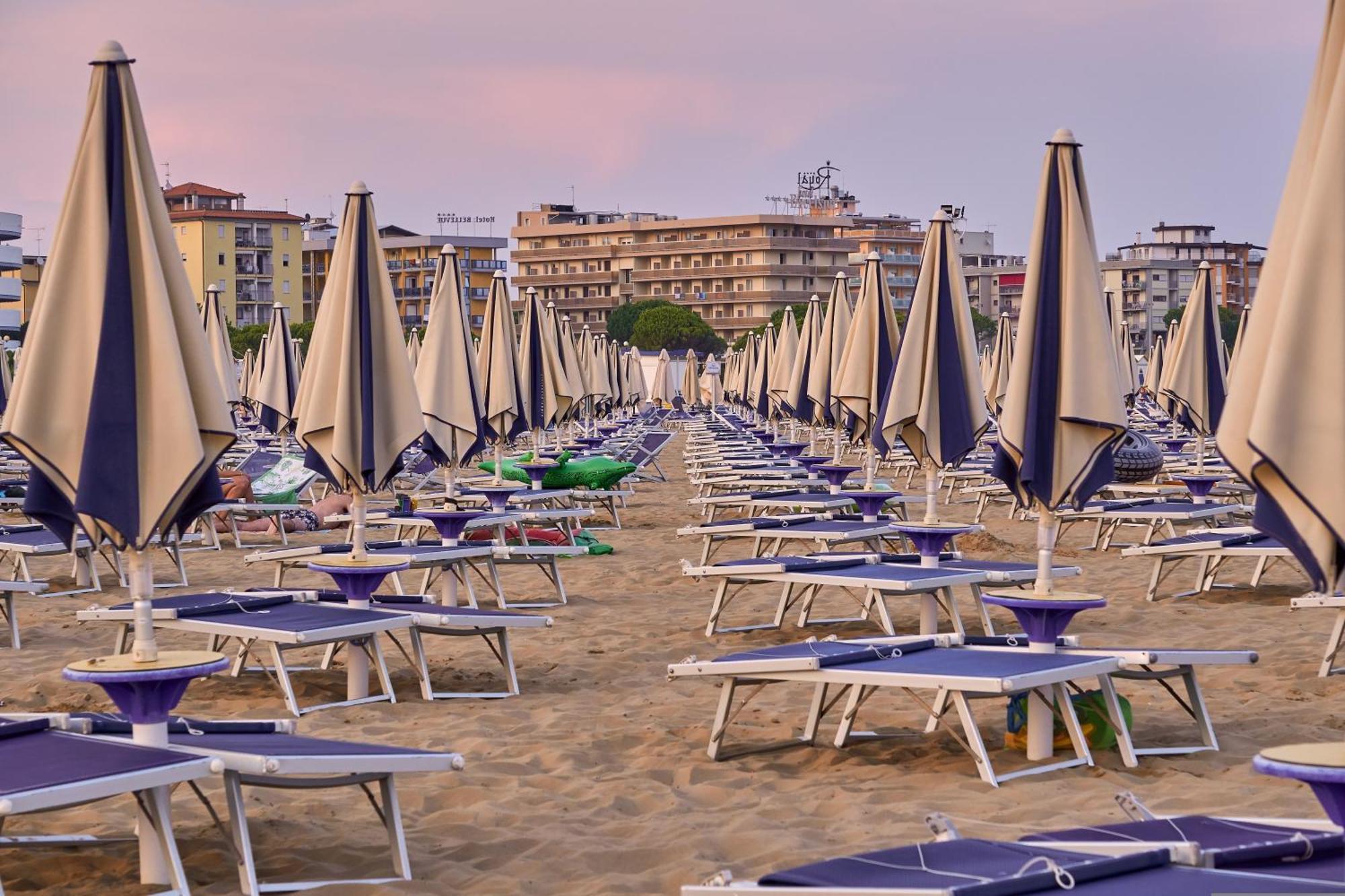 Amazing Villa With Private Garden In Bibione Esterno foto